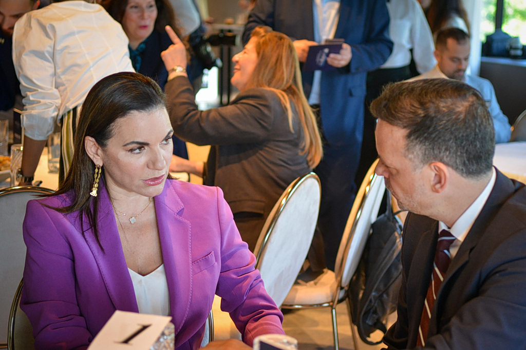 Κόντρα Δούκα – Κεφαλογιάννη για Πλάκα και τουρισμό: «Όποιος δεν βλέπει το πρόβλημα, στρουθοκαμηλίζει»