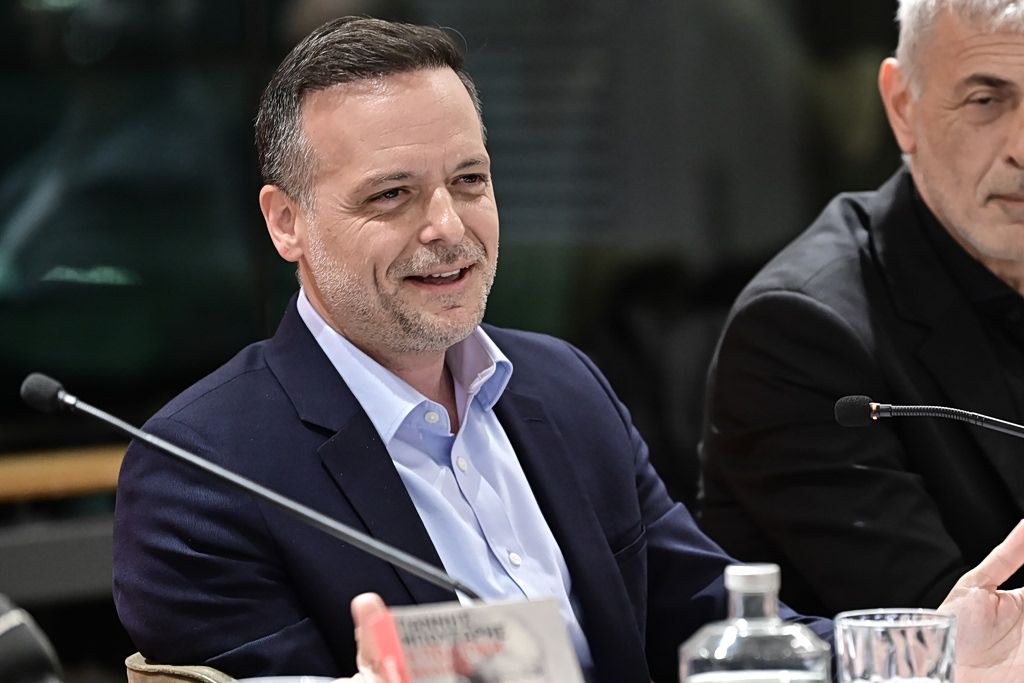 Κόντρα Δούκα – Κεφαλογιάννη για Πλάκα και τουρισμό: «Όποιος δεν βλέπει το πρόβλημα, στρουθοκαμηλίζει»