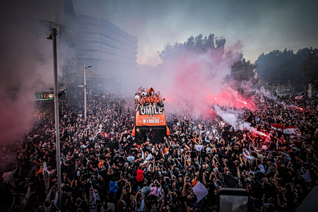 ΟΦΗ: «Κάηκε» το Ηράκλειο στην παρέλαση για το Κύπελλο – Χιλιάδες φίλαθλοι στους δρόμους