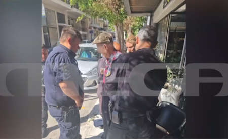 Επιθέσεις σε ΕΦΚΑ-Εφετείο: Η στιγμή της σύλληψης του 89χρονου – Σχεδίαζε επίθεση στο Ευρωπαϊκό Κοινοβούλιο