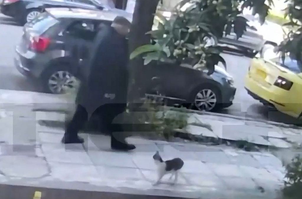 Το μανιφέστο του 89χρονού: «Μου φέρθηκαν σαν αδέσποτο σκυλί και τώρα είμαι λυσσασμένος»