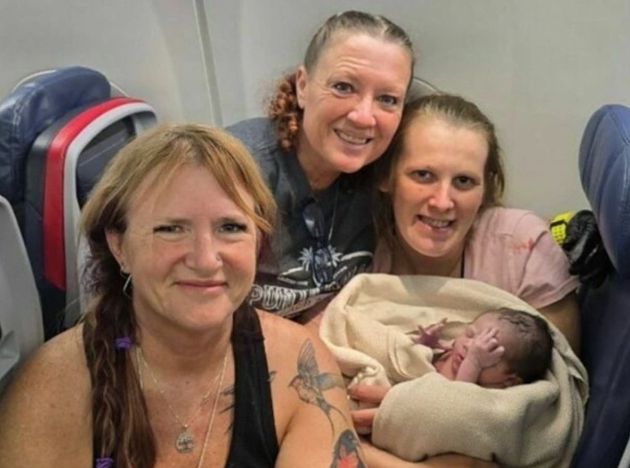 Γέννα σε πτήση της Delta Air Lines: Επιβάτιδα έφερε στον κόσμο κοριτσάκι λίγο πριν την προσγείωση