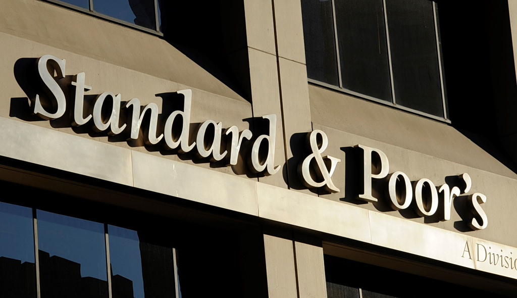 Standard & Poor’s: Kατεβάζει τον πήχη ανάπτυξης της Ελλάδας – Τι αναφέρει η εκτίμηση