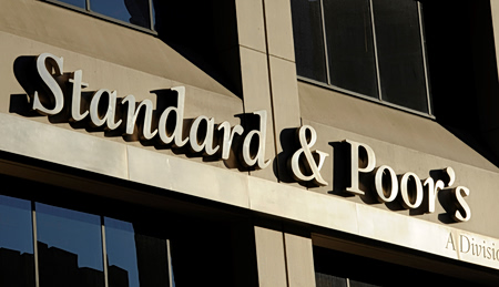 Standard & Poor’s: Kατεβάζει τον πήχη ανάπτυξης της Ελλάδας – Τι αναφέρει η εκτίμηση