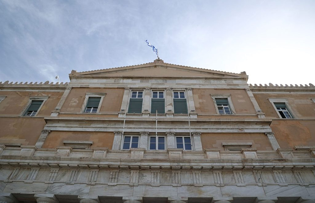 Το Σύνταγμα στην «προκρούστεια κλίνη» κομματικών σκοπιμοτήτων