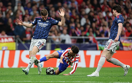 Ατλέτικο Μαδρίτης-Άρσεναλ 1-1: Πέναλτι και ένταση σε ματς λεπτών ισορροπιών