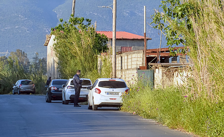 Αυτοκτονία ο θάνατος του 44χρονου σε στάβλο στην Καλαμάτα – Έξι συλλήψεις για ψευδή κατάθεση