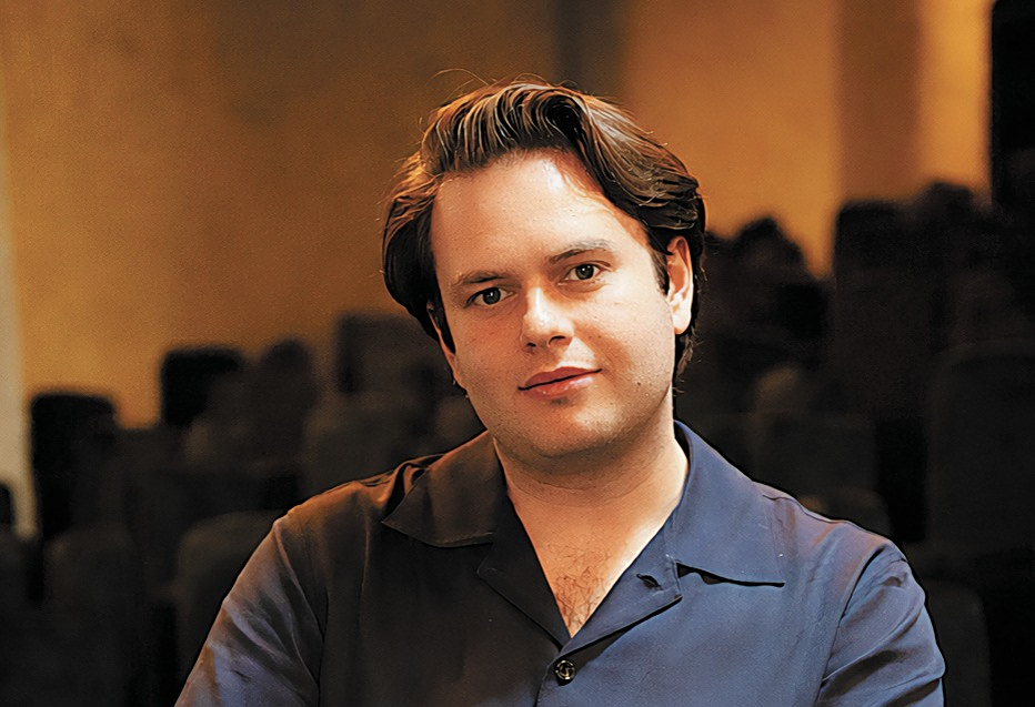 Κωνσταντίνος Βασιλακόπουλος: «Το θέατρο δεν είναι μπουζούκια, ούτε χάπι placebo»