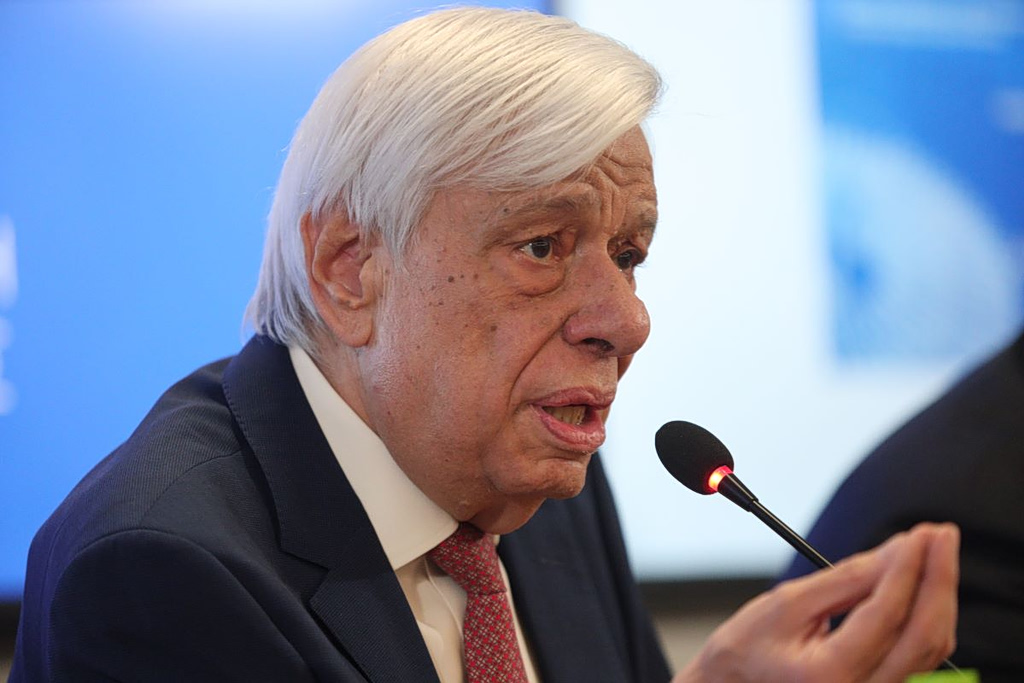 Προκόπης Παυλόπουλος: «Σκοτάδι ανοχής και συγκάλυψης» για την υπόθεση των υποκλοπών