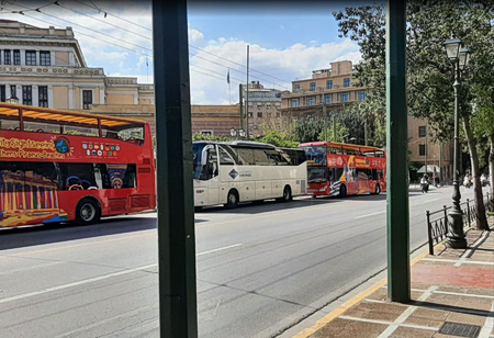 Αθήνα: Κυκλοφοριακό χάος με τα τουριστικά λεωφορεία – Πρόστιμα σε όσους δεν συμμορφώνονται