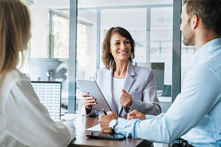 «Αγορά» ή καλλιέργεια ταλέντου; Τι δημιουργεί πραγματική αξία στον τραπεζικό τομέα