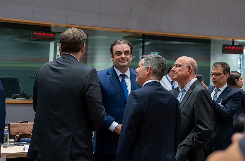 Eurogroup: Μπορεί η Αθήνα να σπάσει το δημοσιονομικό «μπλόκο» της Κομισιόν για την ενέργεια;