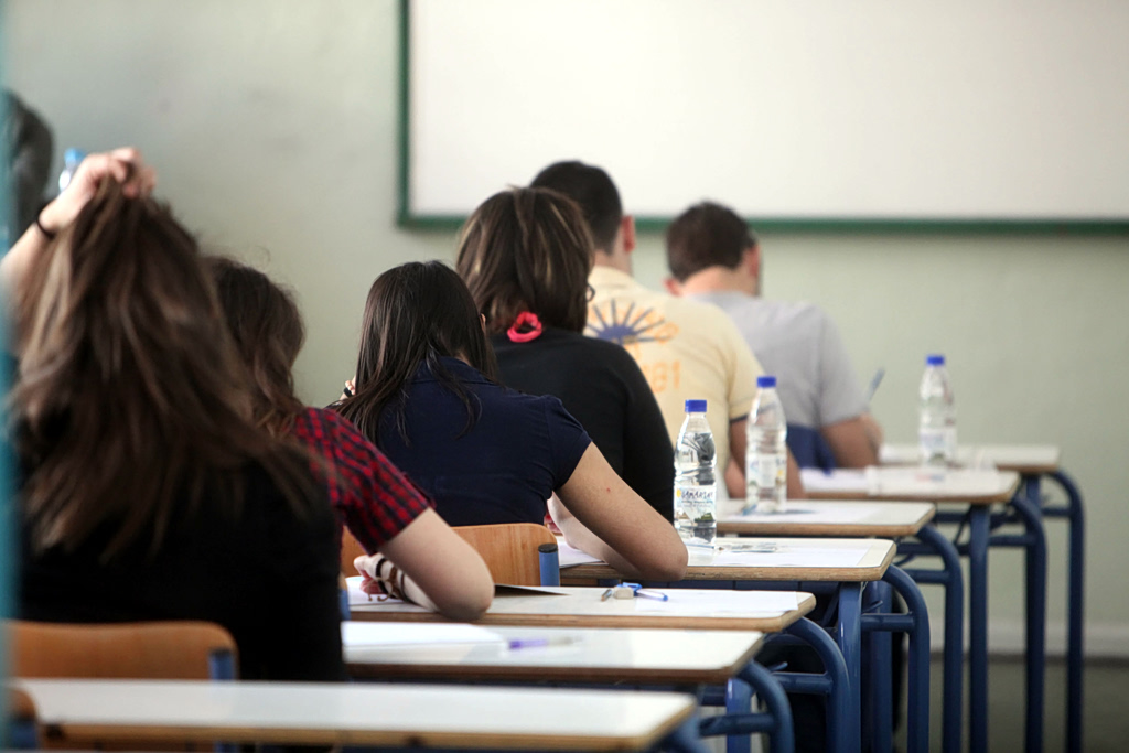 Περί της των νέων φθοράς υπό το της παιδείας πρόσχημα