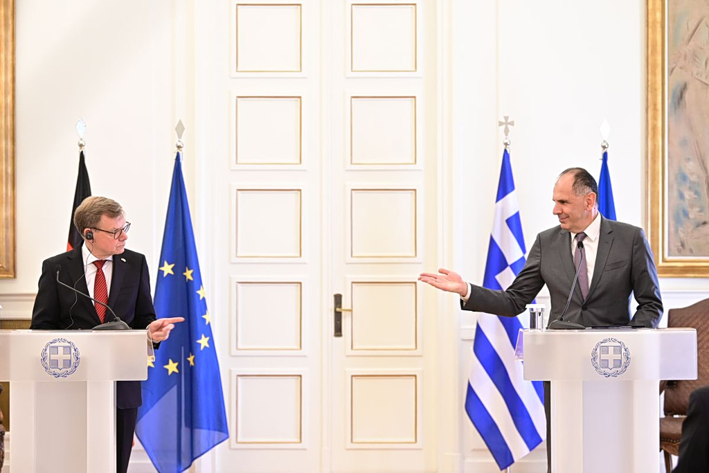 Γεραπετρίτης: Ενεργός ρόλος της Ελλάδας για την ασφάλεια στα Στενά του Ορμούζ
