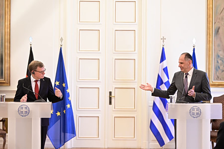 Γεραπετρίτης: «Θα αναλάβουμε ενεργό ρόλο για την ασφαλή διέλευση των Στενών του Ορμούζ»