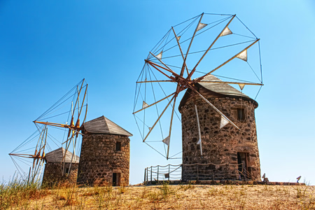 Ζω στην άκρη