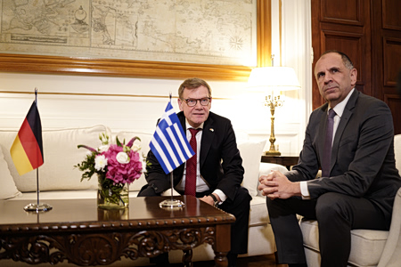 Ευρωπαϊκή άμυνα υπό πίεση: Αθήνα – Βερολίνο σε κοινό βηματισμό στη σκιά Τραμπ