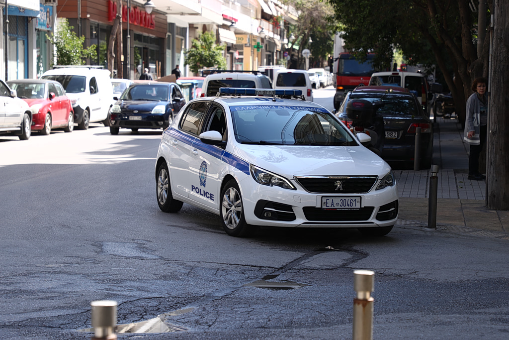 Θεσσαλονίκη: Μπήκε σε τράπεζα με σφυρί 67χρονος – Συνελήφθη και του ασκήθηκε ποινική δίωξη