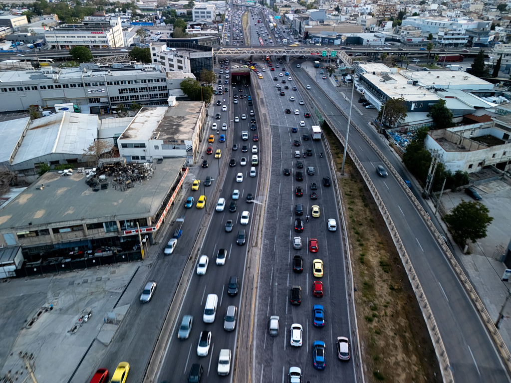 Κηφισός: Καραμπόλα 4 οχημάτων στο ύψος του Μενιδίου, ένας τραυματίας, αυξημένη κίνηση