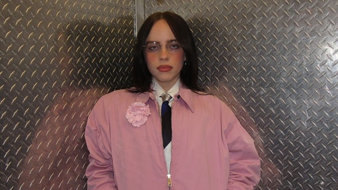 Billie Eilish: Τι είναι το σύνδρομο Tourette από το οποίο πάσχει– «Καταπιέζω συνεχώς τα τικ μου»
