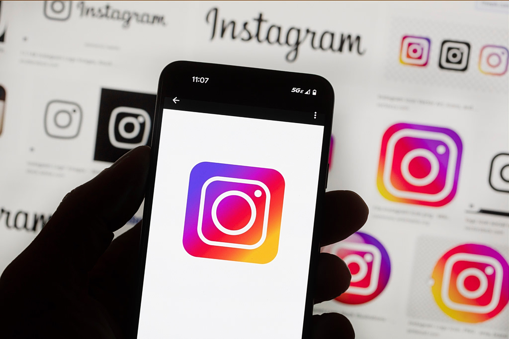 Instagram: Τέλος η ιδιωτικότητα; Η Meta διαβάζει τα μηνύματά μας