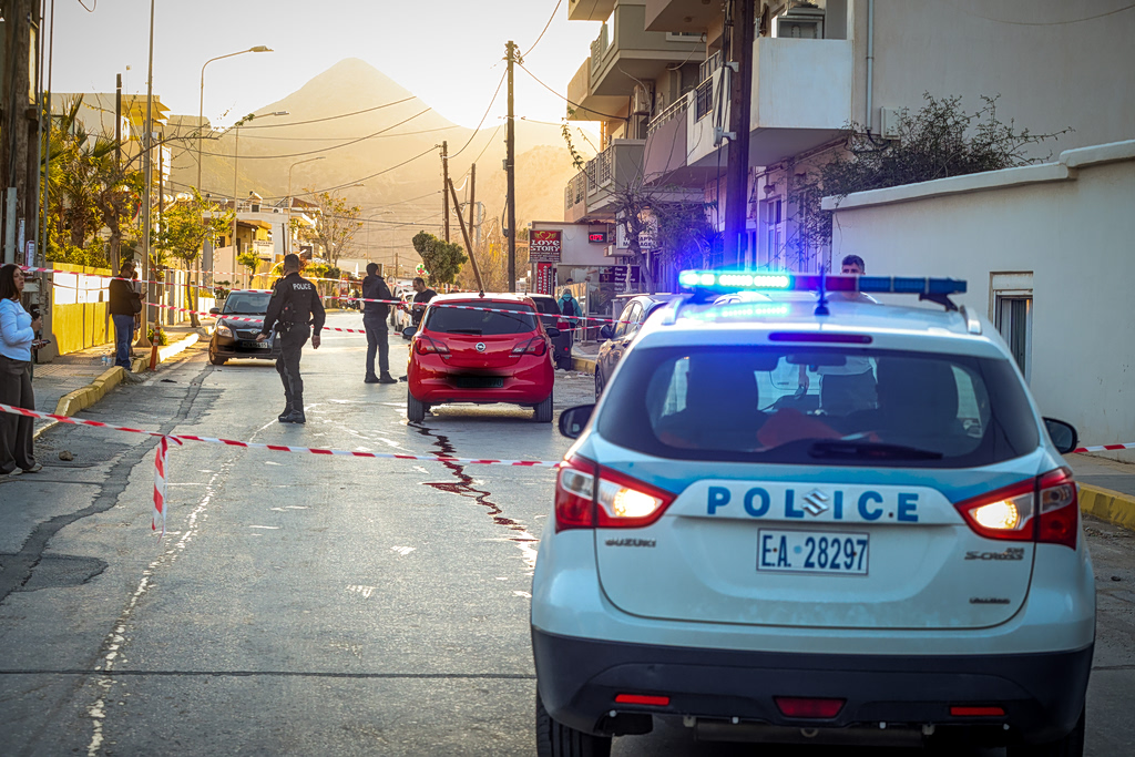 Κρήτη: «Στο πρόσωπό του έβλεπα τον φονιά του γιου μου» – Σε φυλακές εκτός Κρήτης το ζεύγος των δραστών