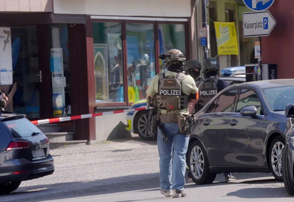 Θρίλερ στη Γερμανία: Ομηρία σε εξέλιξη, μετά από απόπειρα ληστείας σε χρηματαποστολή