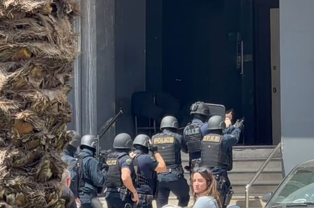 Συναγερμός στην Καλλιθέα: Πυροβολισμοί έξω από μαγαζί, τραυματίστηκε μία γυναίκα