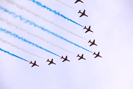 Φλοίσβος: Εντυπωσιακό airshow για τα 95 χρόνια της Πολεμικής Αεροπορίας