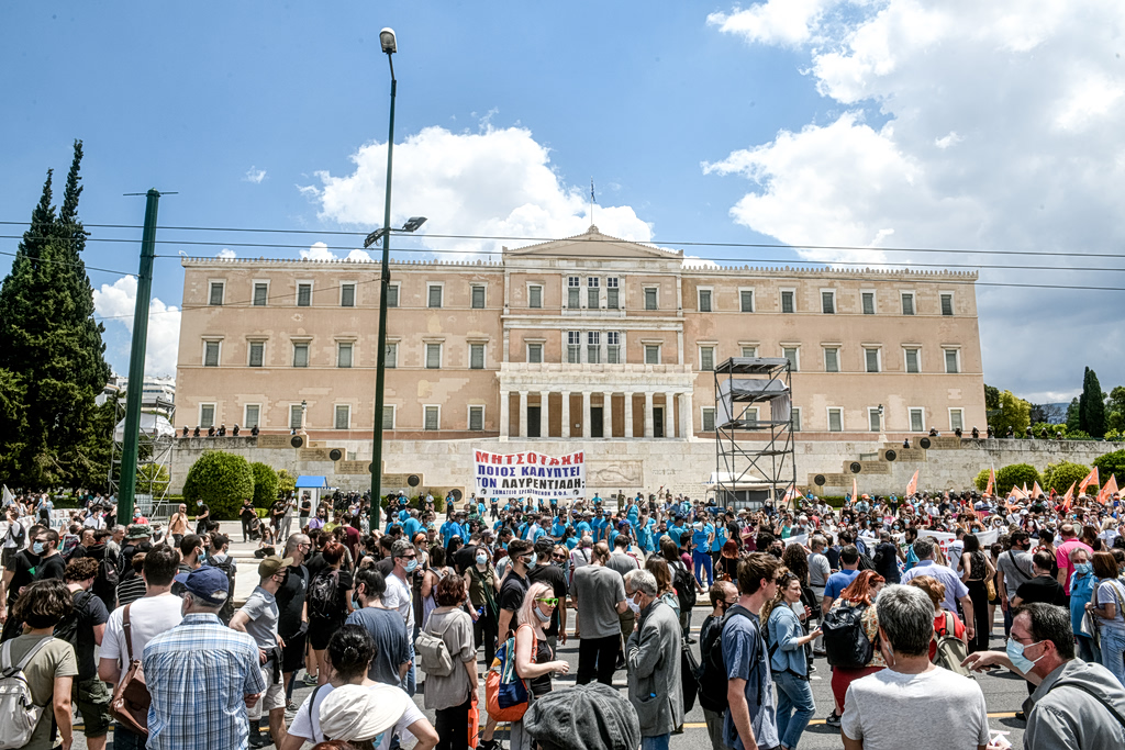 24ωρη απεργία ΑΔΕΔΥ: «Μουδιάζει» το Δημόσιο, τι θα γίνει με τα ΜΜΜ | Επικαιρότητα στο PlusTV.gr