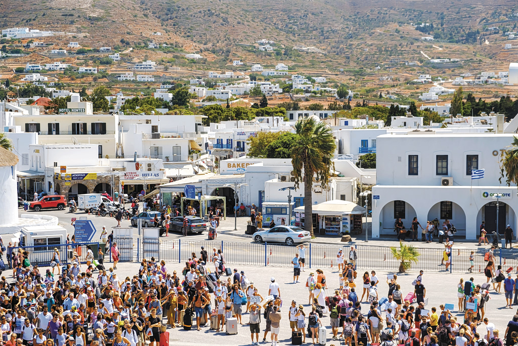 Ειδικό Χωροταξικό Πλαίσιο για τον Τουρισμό: Αναδιάταξη στα νησιά με τρεις ζώνες ανάπτυξης