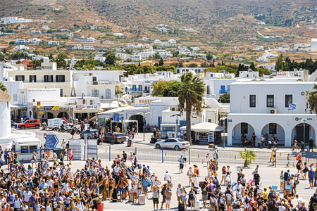 Ειδικό Χωροταξικό Πλαίσιο για τον Τουρισμό: Αναδιάταξη στα νησιά με τρεις ζώνες ανάπτυξης