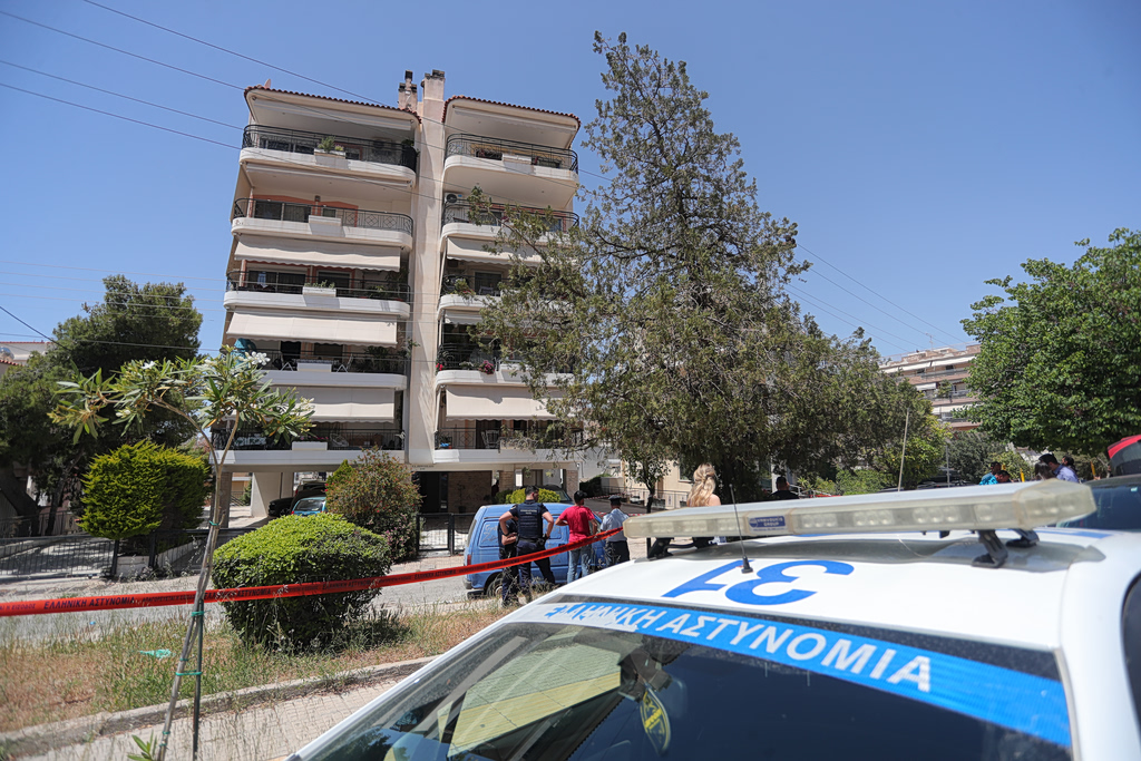 Ηλιούπολη: Τα δραματικά λεπτά μετά την πτώση των 17χρονων – Τι λέει ο άνθρωπος που τις βρήκε