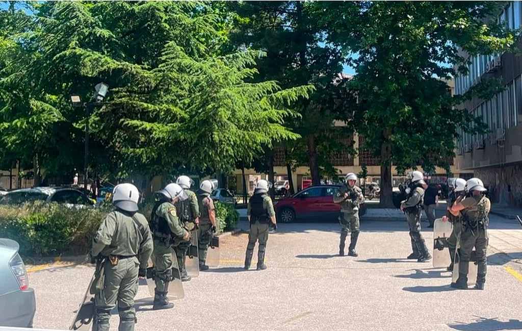 ΑΠΘ: Επίθεση αντιεξουσιαστών με ρόπαλα, επτά τραυματίες | Επικαιρότητα στο PlusTV.gr