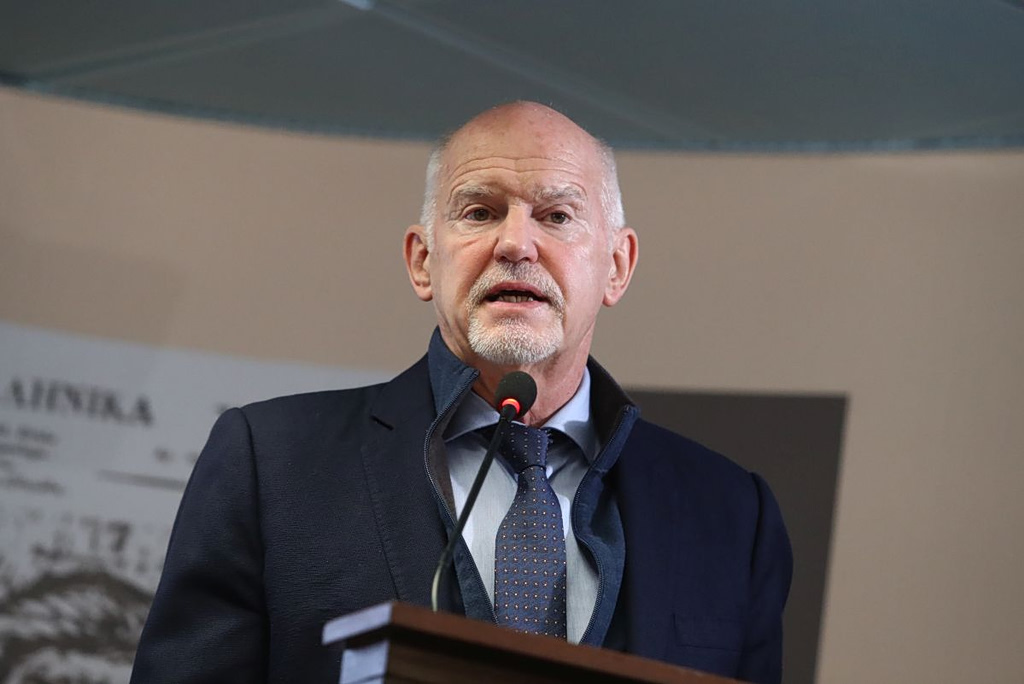 Από την κρίση χρέους στην κρίση εμπιστοσύνης: Παπανδρέου, Παπαδήμος και οι αιχμές για τη Δικαιοσύνη