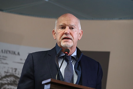 Από την κρίση χρέους στην κρίση εμπιστοσύνης: Παπανδρέου, Παπαδήμος και οι αιχμές για τη Δικαιοσύνη