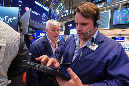 Wall Street: Πτώση και «καμπανάκια» πληθωρισμού – Άνοδος για το πετρέλαιο