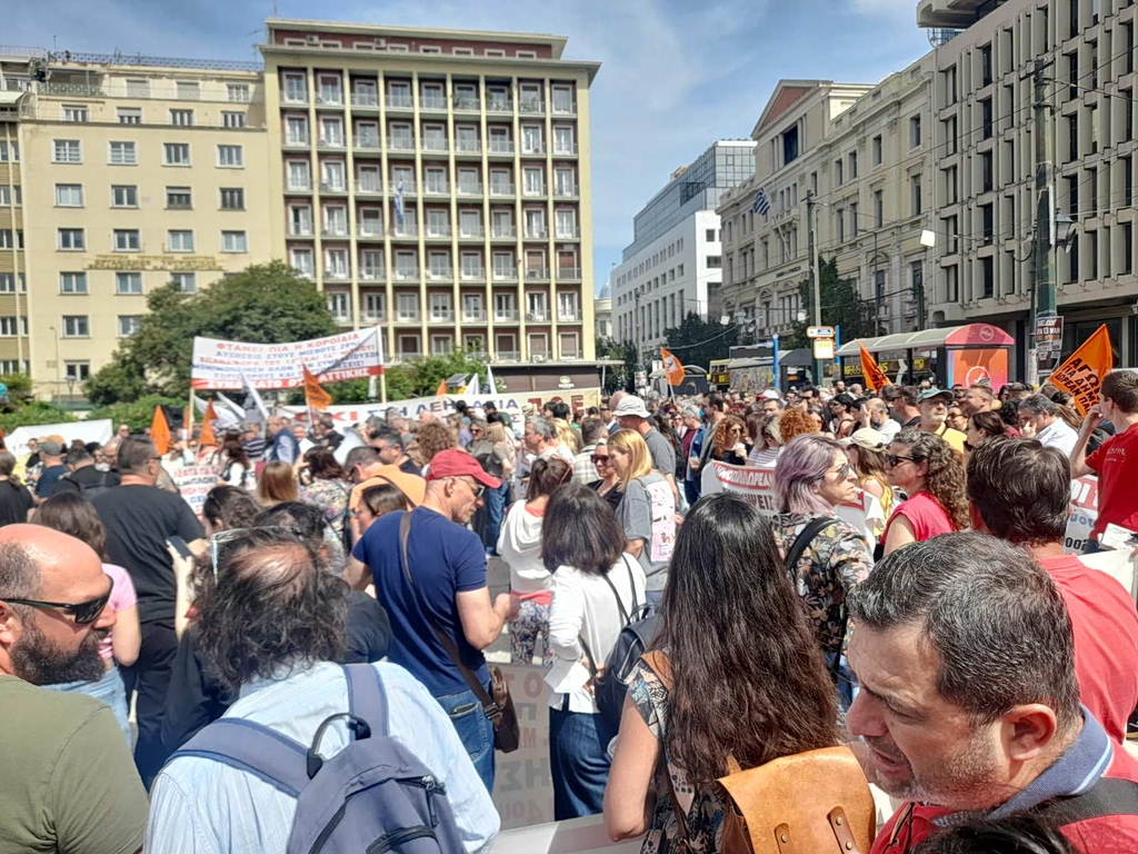 Απεργία σήμερα: Στην πλατεία Κλαυθμώνος συγκεντρώθηκαν οι απεργοί της ΑΔΕΔΥ – Τα αιτήματα