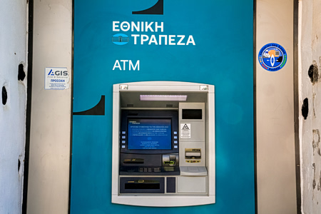 Τέλος στη συνδρομή των 0,80 ευρώ στην Εθνική Τράπεζα - Γιατί το Πρωτοδικείο την έκρινε παράνομη
