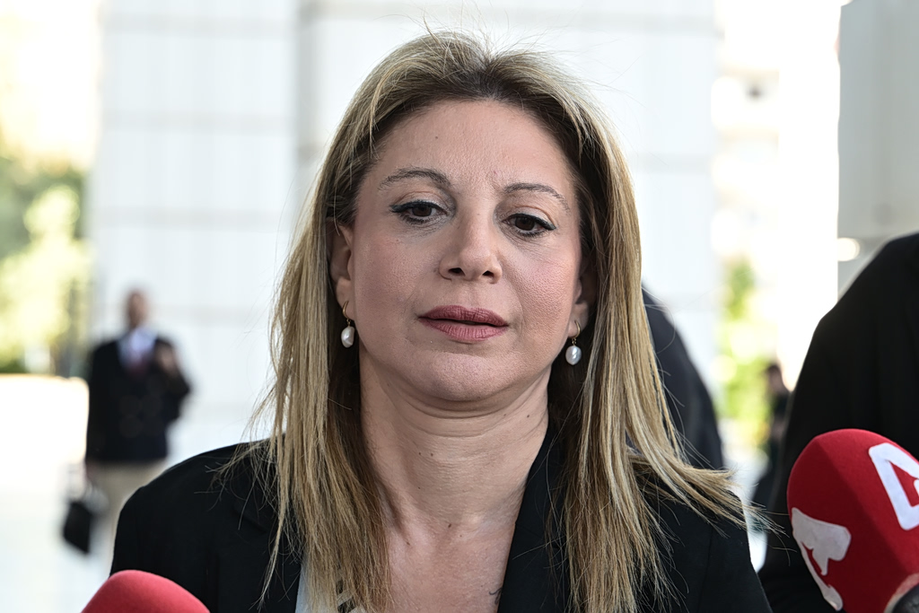 Στον Άρειο Πάγο η Καρυστιανού: «Ήρθα να ζητήσω αναβάθμιση κατηγορίας για τον Καραμανλή»