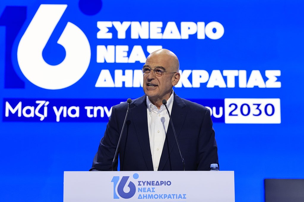 Αιχμηρός Δένδιας στο Συνέδριο ΝΔ: Η σπόντα για την ώρα, τις δημοσκοπήσεις και τον «κυβερνητικό ιδρυματισμό»