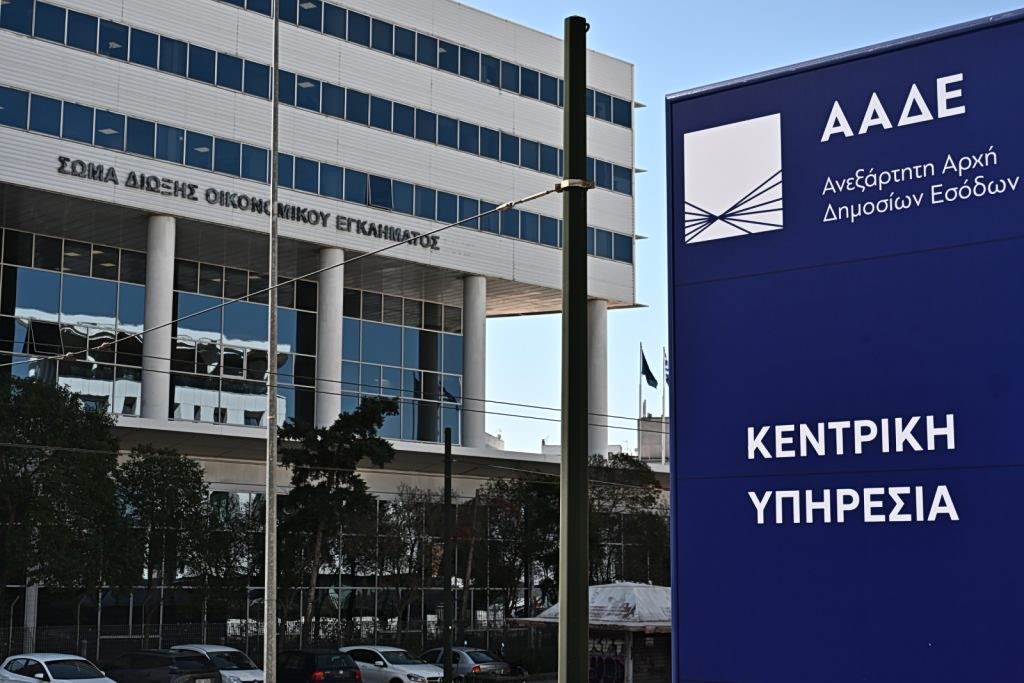 Η ΑΑΔΕ «λοκάρει» 3,2 δισ. ευρώ: Ποιο το μυστικό σύστημα και ο τριψήφιος έλεγχος που «τρέμουν» οι οφειλέτες;