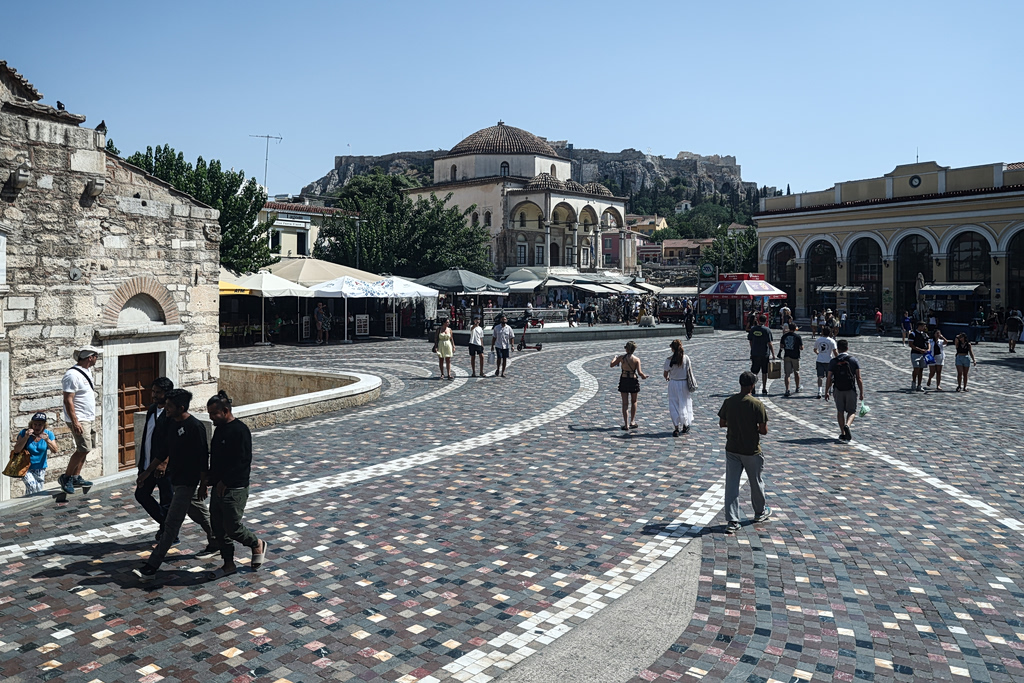 Αθήνα: Ιστορικό ρεκόρ τουρισμού το 2025 – Η σύγκριση με τη Βαρκελώνη