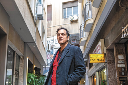 Κοίτα τους άνδρες όταν πέφτουν: Η τραγική ειρωνεία της «Τοξικής αρρενωπότητας»