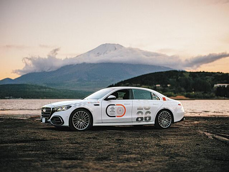 Mercedes-Benz: Ο γύρος του κόσμου σε… αμέτρητες καινοτομίες