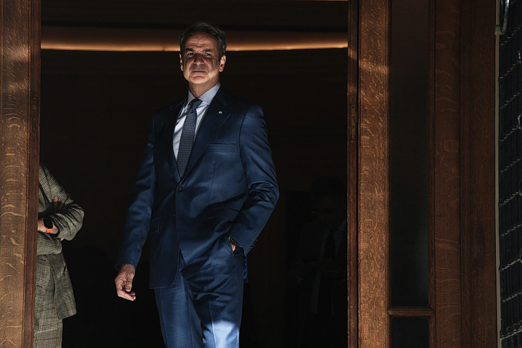 Εκλογές με μία κάλπη; Το σχέδιο της ΝΔ, ο πόλεμος για ΕΥΠ και υποκλοπές