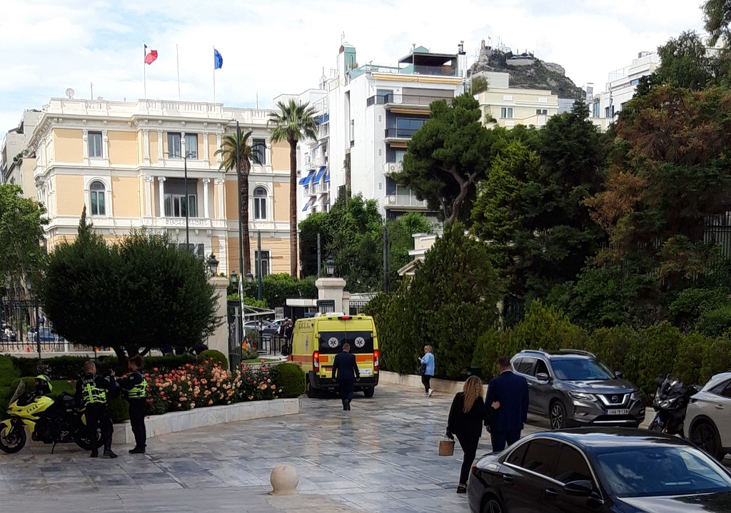 Στο νοσοκομείο η Αγαπηδάκη μετά από αδιαθεσία στη Βουλή