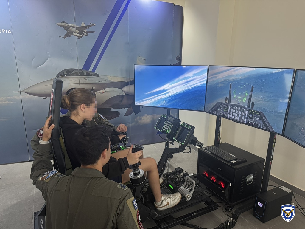 Προσομοιωτές F-16 & F-35 και VR «Επισκέφθηκαν» τα Χανιά