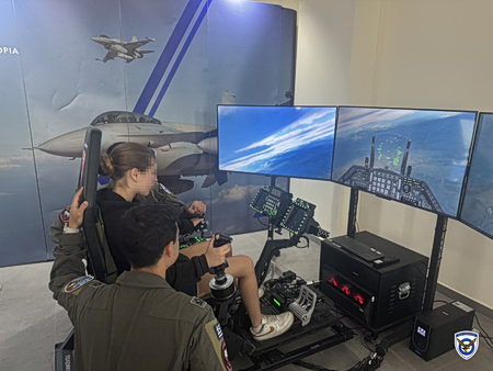 Προσομοιωτές F-16 & F-35 και VR «Επισκέφθηκαν» τα Χανιά