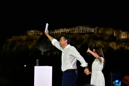 Οι συμβολισμοί του Αλέξη που θύμιζαν ΠαΣοΚ